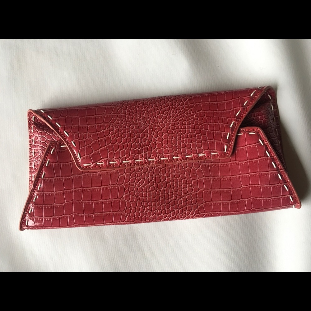 Gaya Clutch - Like New